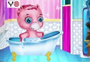Дневной уход за малышом пони